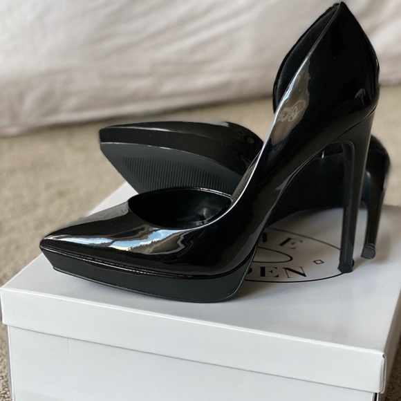 Steve Madden Vixen Black Patent Pumps - Picture 6 of 6